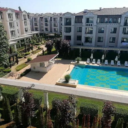 апартамент белия делфин Greenlife Apartment *